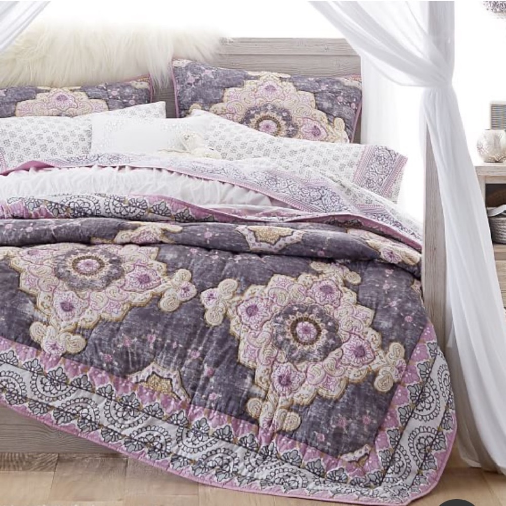 Quilt, 2 shams, sheet set, 2 curtains.